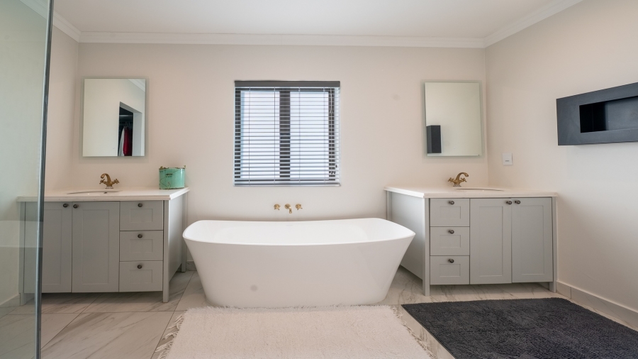 To Let 4 Bedroom Property for Rent in Green Pastures Western Cape